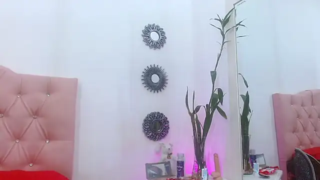 Snapshot of _saray_rose chatting on 06-15-26, 02:30 saray rose online show from 06-15-26, 02:30