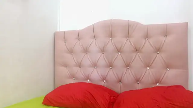 Snapshot of _saray_rose chatting on 06-23-26, 03:43 saray rose online show from 06-23-26, 03:43