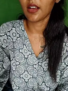 Snapshot of Miss-cutee chatting on 06-18-26, 11:47 Miss-cutee online show from 06-18-26, 11:47
