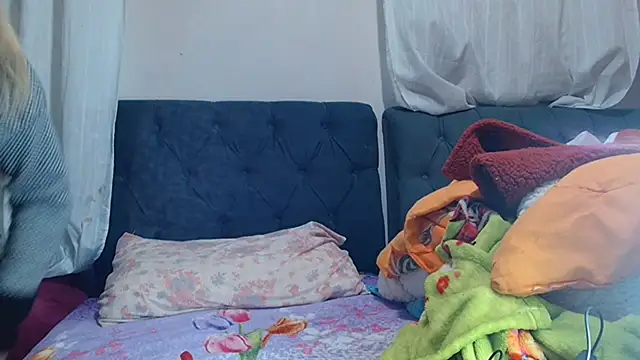 Snapshot of Alana_sc chatting on 06-25-26, 04:11 Alana sc online show from 06-25-26, 04:11