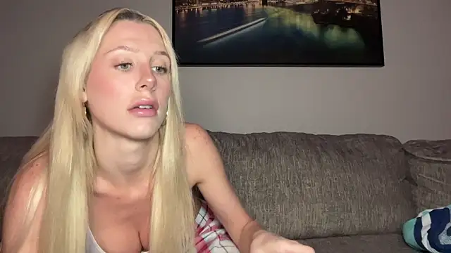 Snapshot of chelseapaigee chatting on 06-19-26, 03:11 chelseapaigee online show from 06-19-26, 03:11