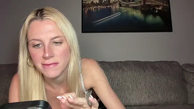 Snapshot of chelseapaigee chatting on 06-20-26, 05:32 chelseapaigee online show from 06-20-26, 05:32