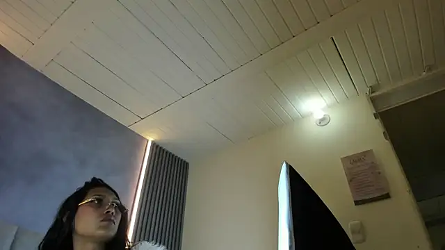 Snapshot of LunaAura chatting on 07-25-26, 04:10 LunaAura online show from 07-25-26, 04:10