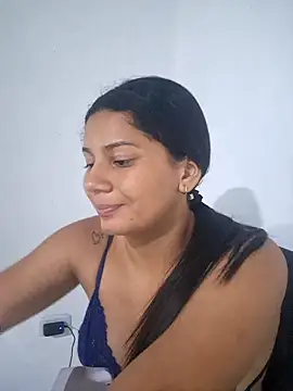 Snapshot of emperatrizcute29 chatting on 06-18-26, 01:39 emperatrizcute29 online show from 06-18-26, 01:39