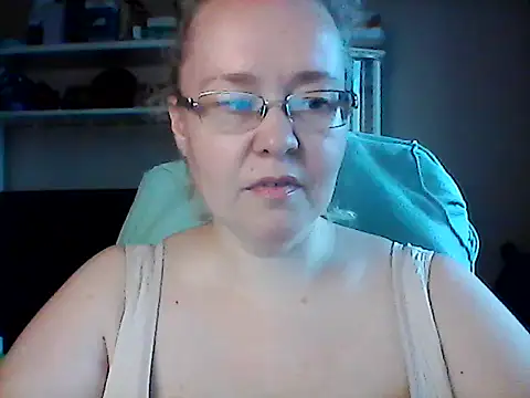 Snapshot of Viola27 chatting on 06-29-26, 02:17 Viola27 online show from 06-29-26, 02:17