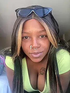 Snapshot of nia_coxlive chatting on 07-27-26, 04:14 nia coxlive online show from 07-27-26, 04:14