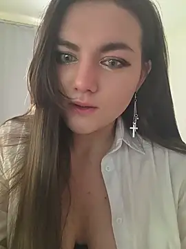 Snapshot of XenaBevy chatting on 07-16-26, 03:51 XenaBevy online show from 07-16-26, 03:51