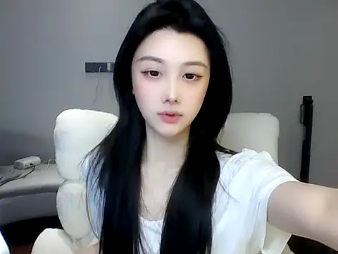 Snapshot of SylvieMaya chatting on 06-12-26, 04:39 SylvieMaya online show from 06-12-26, 04:39