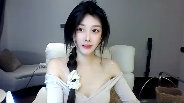 Snapshot of SylvieMaya chatting on 07-17-26, 07:19 SylvieMaya online show from 07-17-26, 07:19