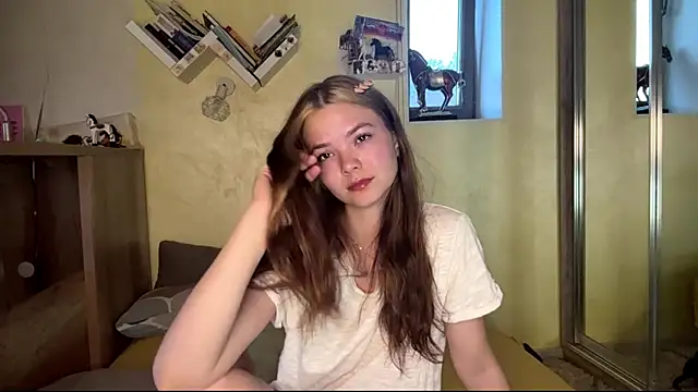 AvrilGillig online show from 06-11-26, 04:16
