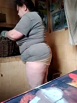 Snapshot of oksana72 chatting on 02-15-26, 07:16 oksana72 online show from 02-15-26, 07:16