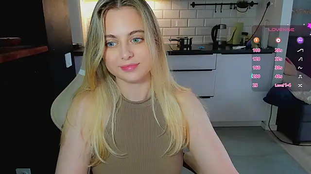 Snapshot of blonde_kellyy chatting on 07-29-26, 04:21 blonde kellyy online show from 07-29-26, 04:21