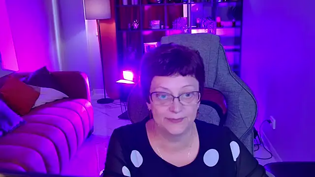 IsoldeMirevain online show from 06-13-26, 10:57