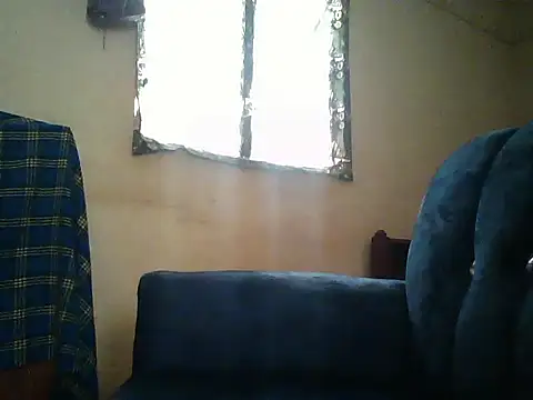 Snapshot of HomeBully chatting on 06-18-26, 08:58 HomeBully online show from 06-18-26, 08:58