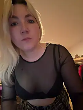 Snapshot of LauraStarr chatting on 06-16-26, 12:41 LauraStarr online show from 06-16-26, 12:41