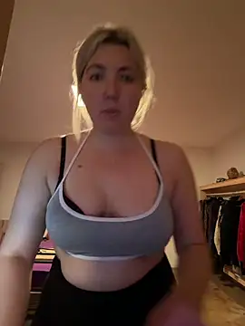 Snapshot of LauraStarr chatting on 06-22-26, 04:37 LauraStarr online show from 06-22-26, 04:37