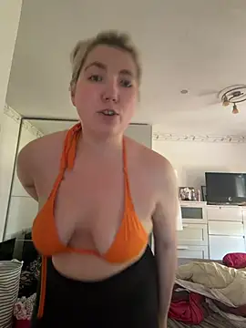 Snapshot of LauraStarr chatting on 06-24-26, 11:09 LauraStarr online show from 06-24-26, 11:09