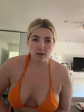 Snapshot of LauraStarr chatting on 06-25-26, 12:09 LauraStarr online show from 06-25-26, 12:09