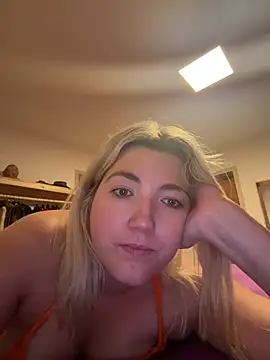 Snapshot of LauraStarr chatting on 07-20-26, 04:53 LauraStarr online show from 07-20-26, 04:53