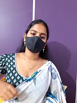 Snapshot of Clara-Lilly chatting on 06-12-26, 06:45 Clara-Lilly online show from 06-12-26, 06:45