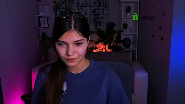 Snapshot of kiaraa_belle chatting on 06-19-26, 10:19 kiaraa belle online show from 06-19-26, 10:19