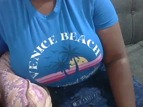 Snapshot of Sexy_gyaly chatting on 06-26-26, 02:21 Sexy gyaly online show from 06-26-26, 02:21