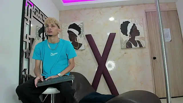 Snapshot of Hot_skinny_guys chatting on 07-13-26, 07:16 Hot skinny guys online show from 07-13-26, 07:16