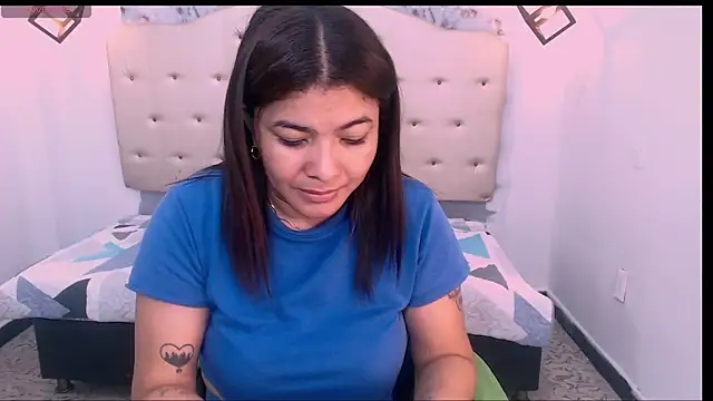 Snapshot of brenda-hot21 chatting on 06-15-26, 12:02 brenda-hot21 online show from 06-15-26, 12:02