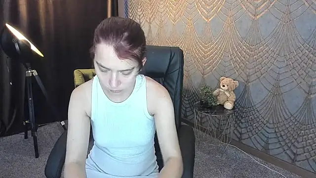 Livia Shy online show from 06-24-26, 05:17