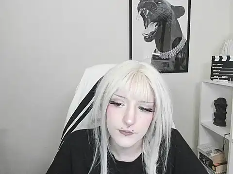 Snapshot of NikaDream chatting on 07-14-26, 01:06 NikaDream online show from 07-14-26, 01:06