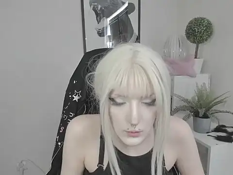 Snapshot of NikaDream chatting on 07-23-26, 12:47 NikaDream online show from 07-23-26, 12:47