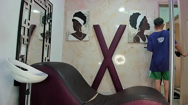 Snapshot of BLACK_AND_WHITET chatting on 06-18-26, 01:17 BLACK AND WHITET online show from 06-18-26, 01:17
