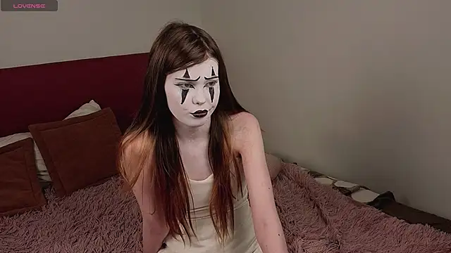 Snapshot of Juleeton chatting on 06-20-26, 02:20 Juleeton online show from 06-20-26, 02:20