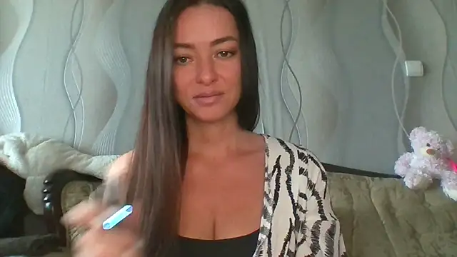 Snapshot of Mia_Salamanka chatting on 07-18-26, 05:22 Mia Salamanka online show from 07-18-26, 05:22