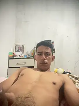 Snapshot of Ricarlosx chatting on 06-20-26, 11:24 Ricarlosx online show from 06-20-26, 11:24
