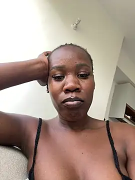 Snapshot of Sweet-Sandrah chatting on 06-17-26, 12:18 Sweet-Sandrah online show from 06-17-26, 12:18