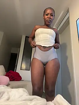 Snapshot of Sweet-Sandrah chatting on 06-21-26, 03:25 Sweet-Sandrah online show from 06-21-26, 03:25