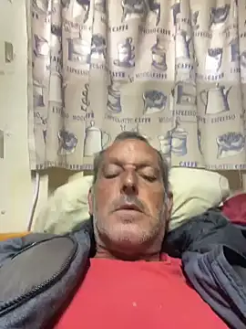 Snapshot of GeldenKuy chatting on 06-30-26, 02:18 GeldenKuy online show from 06-30-26, 02:18