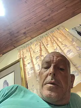 Snapshot of GeldenKuy chatting on 07-10-26, 10:40 GeldenKuy online show from 07-10-26, 10:40