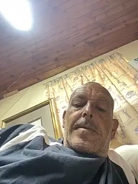 Snapshot of GeldenKuy chatting on 07-11-26, 11:35 GeldenKuy online show from 07-11-26, 11:35