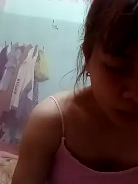 Snapshot of LinCil chatting on 06-17-26, 02:40 LinCil online show from 06-17-26, 02:40