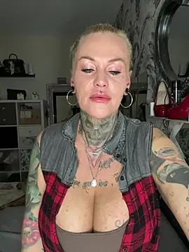 Snapshot of InkedMissLaBaehm chatting on 07-28-26, 10:53 InkedMissLaBaehm online show from 07-28-26, 10:53
