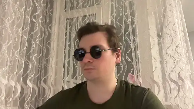 Snapshot of Svertyn chatting on 06-22-26, 07:44 Svertyn online show from 06-22-26, 07:44