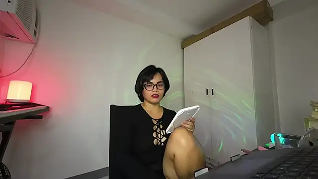Snapshot of MysticMara chatting on 06-14-26, 12:07 MysticMara online show from 06-14-26, 12:07