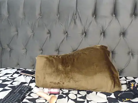 Snapshot of Loyal_Alisha chatting on 06-25-26, 05:12 Loyal Alisha online show from 06-25-26, 05:12