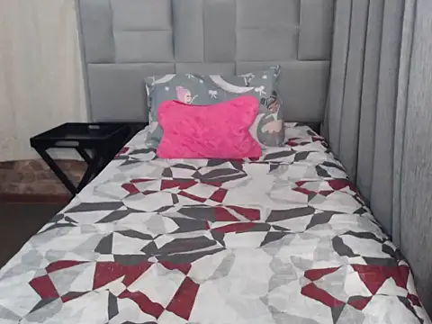 Snapshot of Wifey_Amanda chatting on 06-19-26, 03:11 Wifey Amanda online show from 06-19-26, 03:11