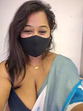 Snapshot of beauty_lisa- chatting on 07-25-26, 02:47 beauty lisa- online show from 07-25-26, 02:47