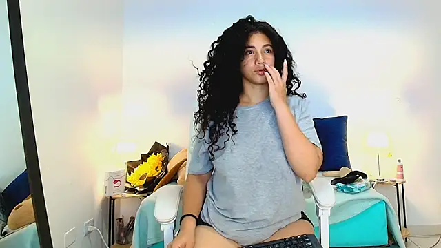 Snapshot of Isabella_Sophia19 chatting on 07-21-26, 03:20 Isabella Sophia19 online show from 07-21-26, 03:20