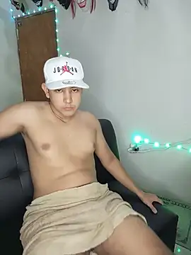 Snapshot of sweetboyxxx11 chatting on 06-21-26, 02:47 sweetboyxxx11 online show from 06-21-26, 02:47