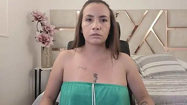 Snapshot of Karol_vg chatting on 06-22-26, 11:18 Karol vg online show from 06-22-26, 11:18